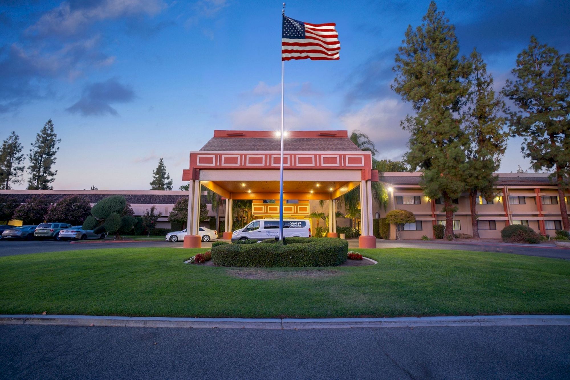 Piccadilly Inn Airport