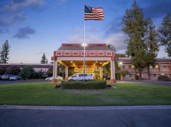 Piccadilly Inn Airport